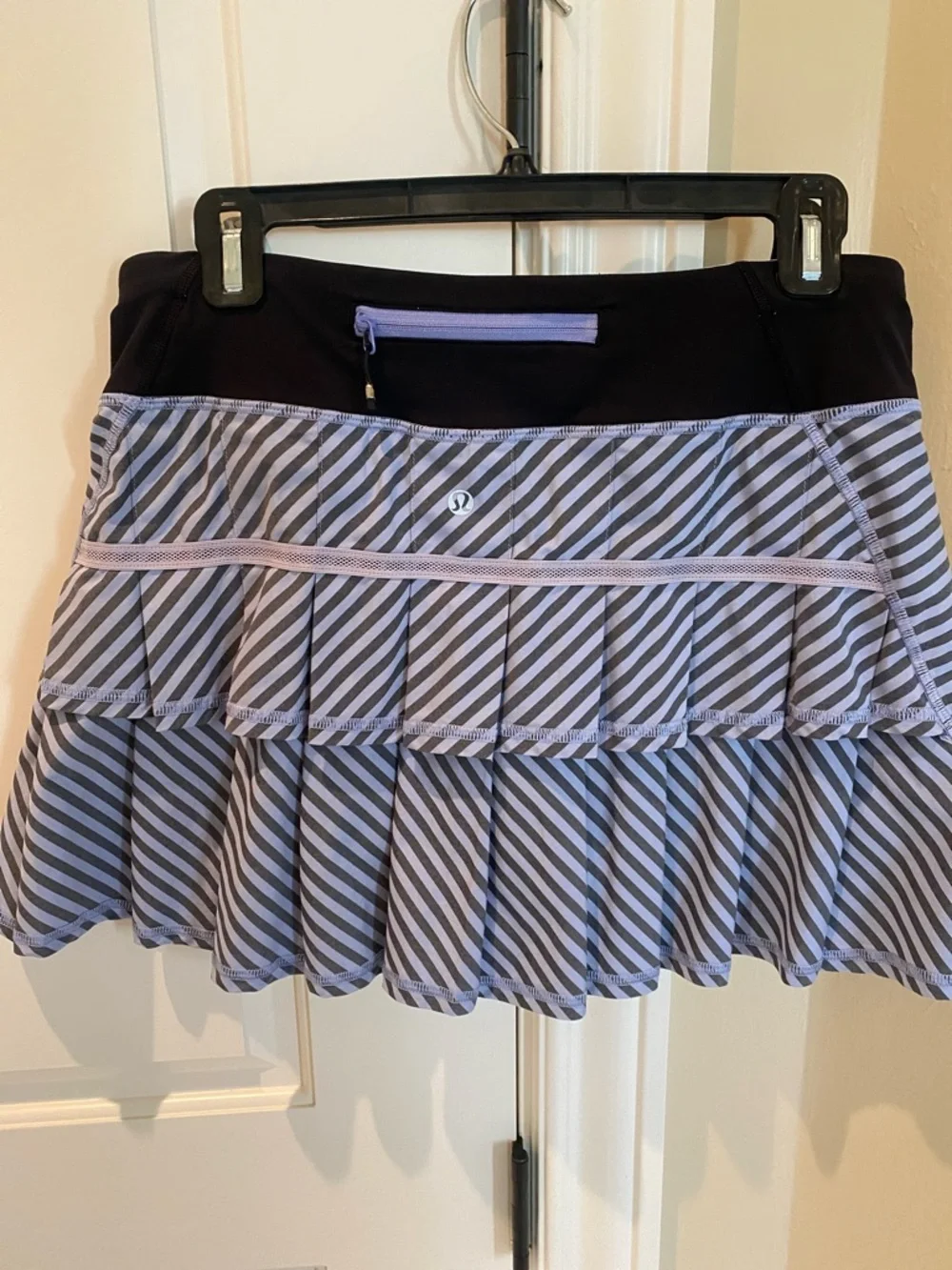 Rare Lululemon pacesetter skirt, blue and black striped - size 6 tall - Picture 2 of 4